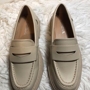 Soda Euricka Penny Loafers Chunky Platform Moccasins Bone Sand Color Size 6.5
